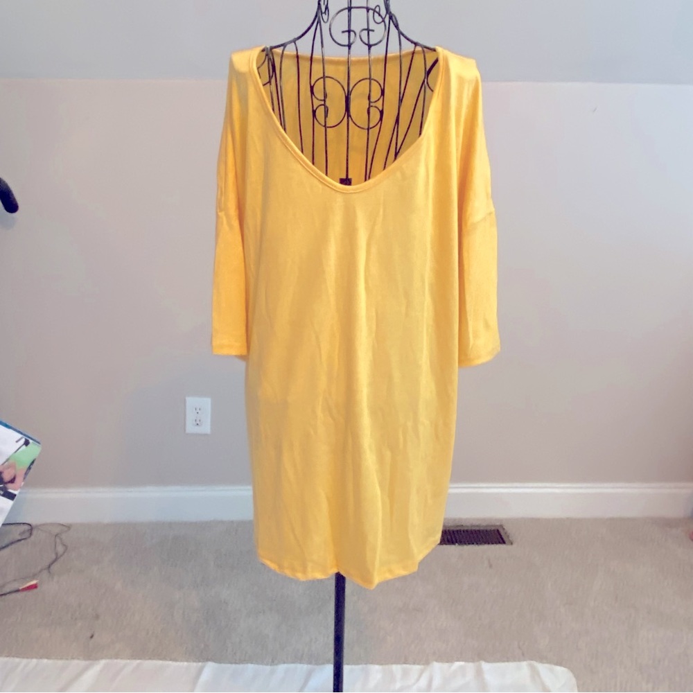 Yellow XL top. Never worn. Short sleeves.